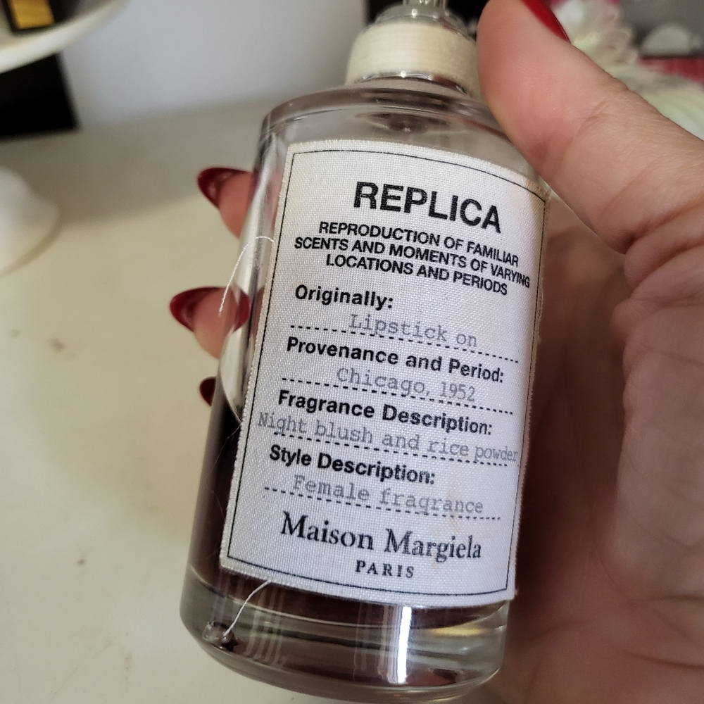 Replica Lipstick On Perfume